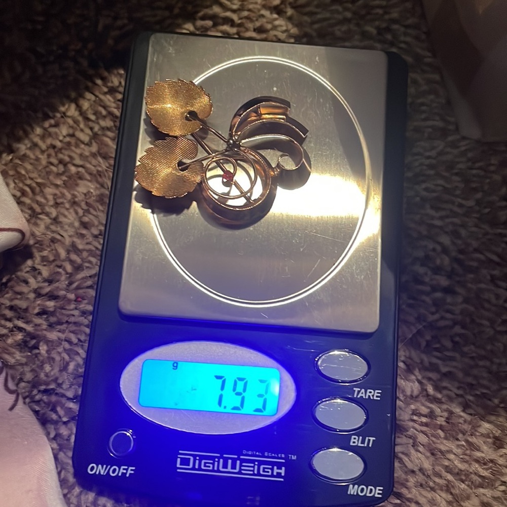 Vintage 18k Solid Gold Pin. Has One Genuine Ruby … - image 4